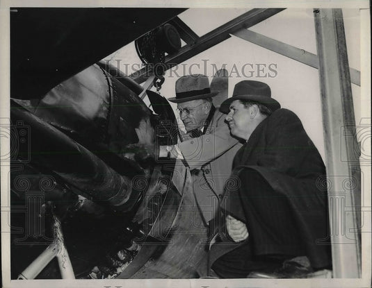 1940 Press Photo Asst. Secy of Commerce John Johnson and Clinton Hester - Historic Images