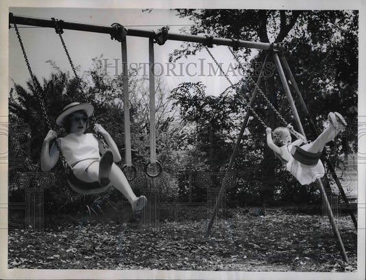 1962 Press Photo Actress Shirley Maclaine & Daughter Stephanie Parker-Historic Images