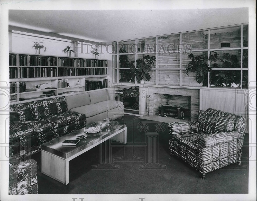 1946 Solar Principle House Living Room Radio, Phonograph &amp; TV - Historic Images