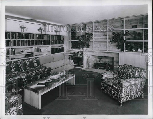 1946 Solar Principle House Living Room Radio, Phonograph & TV - Historic Images