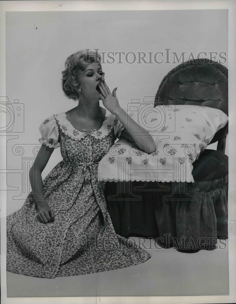 1959 Schrank introduces  a line of sleepwear w/ pillowslips to match-Historic Images