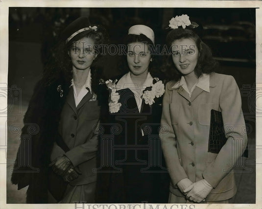 1942 Soccialites Anne Todd, Virginia Adams and Marjory Anderson-Historic Images
