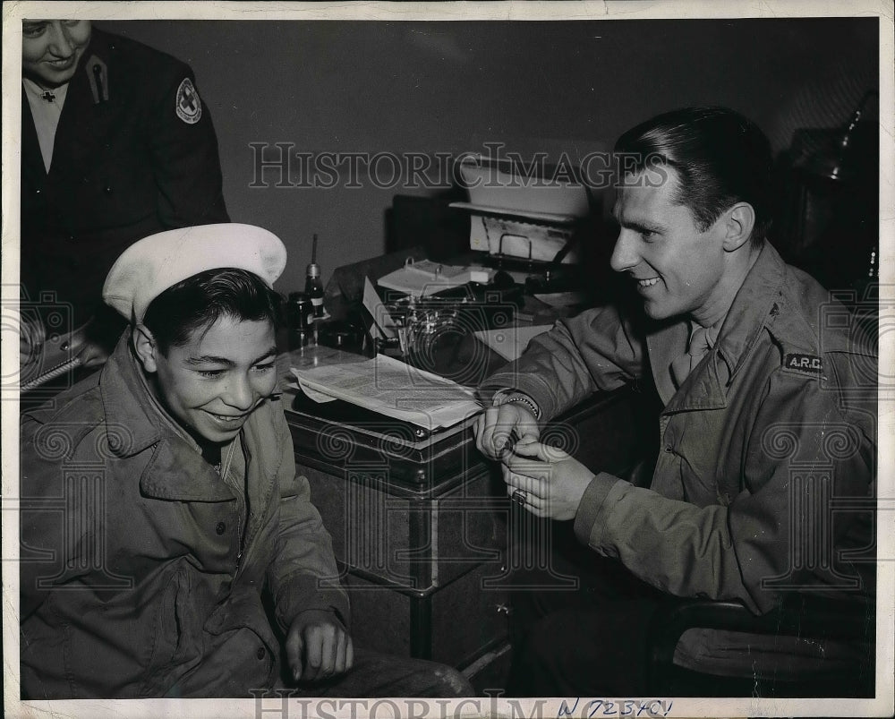 1944 Press Photo Naples, Italy, Albert Provestto & A.R.C. Rep Don Hagaman - Historic Images