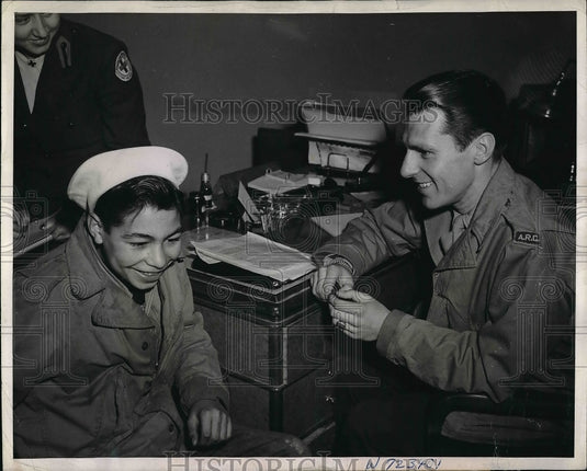 1944 Press Photo Naples, Italy, Albert Provestto & A.R.C. Rep Don Hagaman - Historic Images