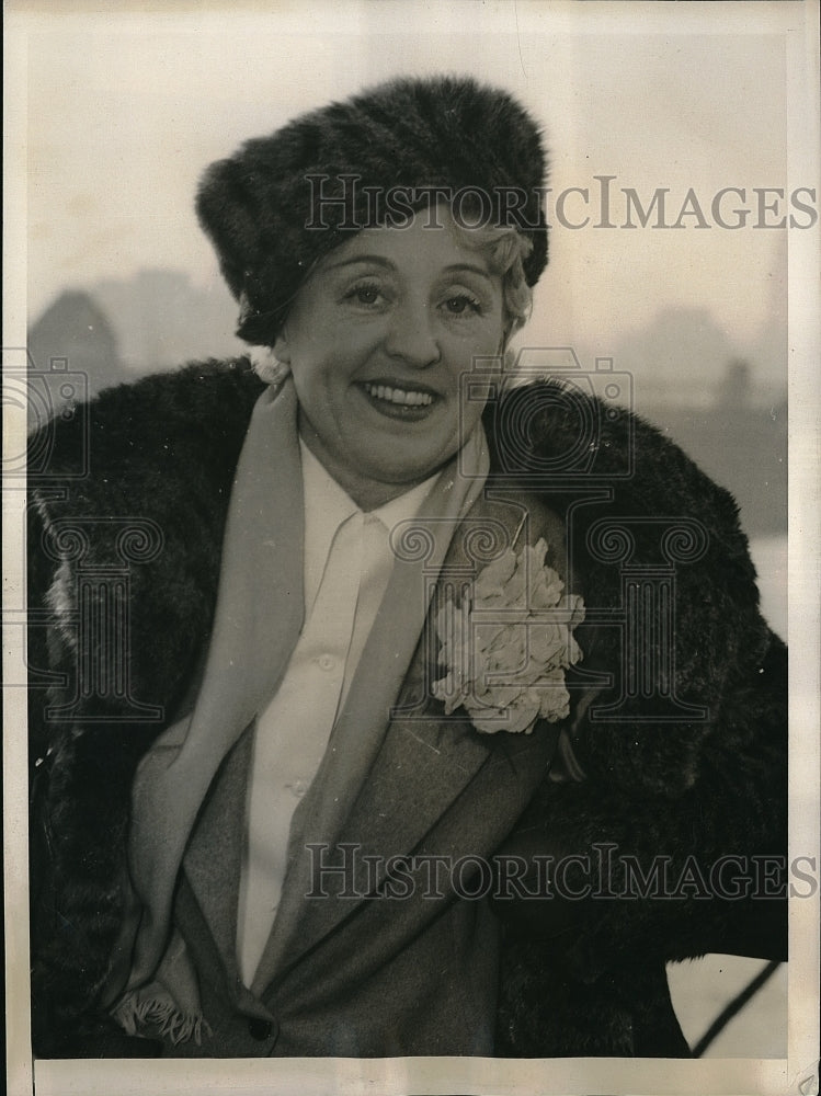 1939 Mrs Gilles Guilbert, Paris lecturer arrives in NYC - Historic Images