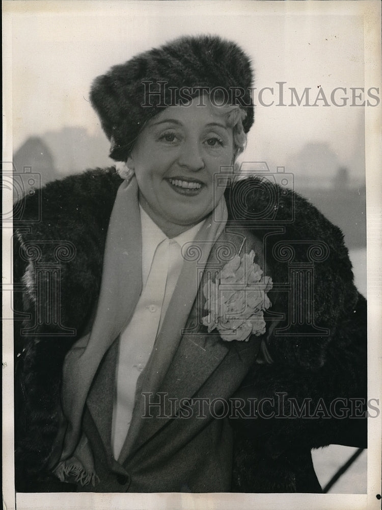 1937 Mrs Gilles Guilbert, Paris lecturer arrives in NYC - Historic Images