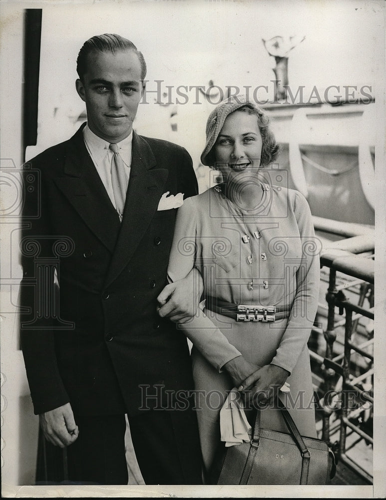 1933 Press Photo Dorothy Fell &amp; Woolworth Donahue on the SS Europa - Historic Images