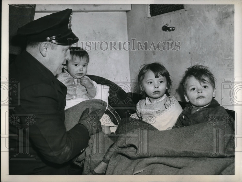 1945 Policeman Michael Kerrigan Warms Frozen Thomas Lawson Children - Historic Images