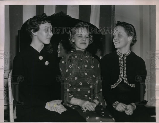 1937 Press Photo cosmetologists Anne Kelly, Dorothy Wand, Martha Schoenfield-Historic Images