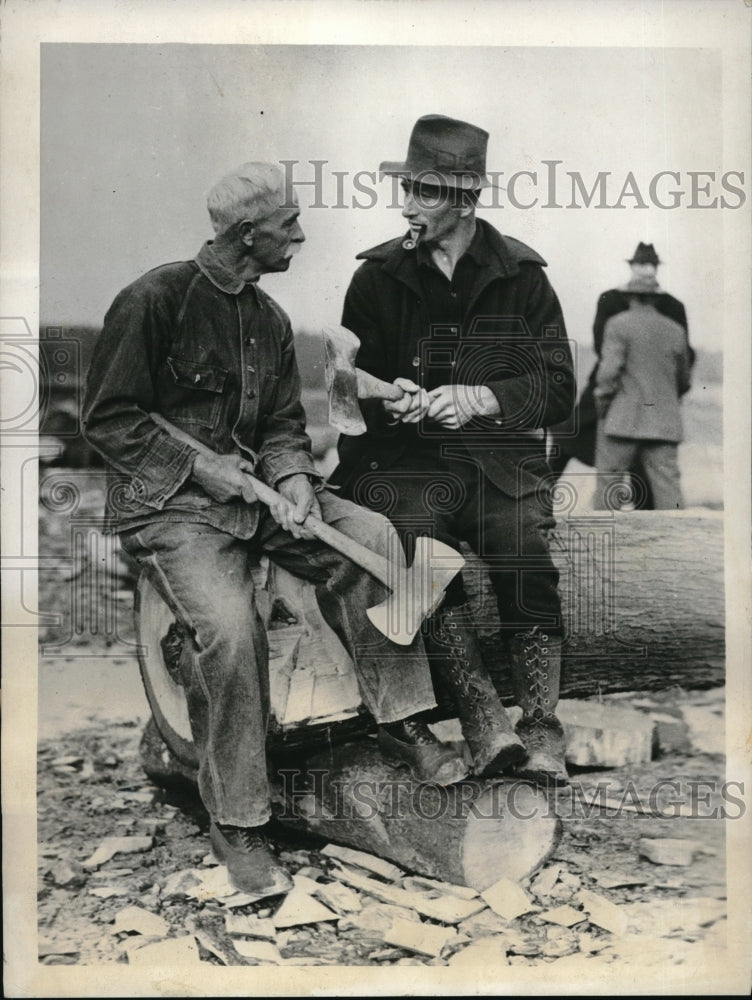 1932 Press Photo Fred Singer and Peter Williams at woodsman championship - Historic Images