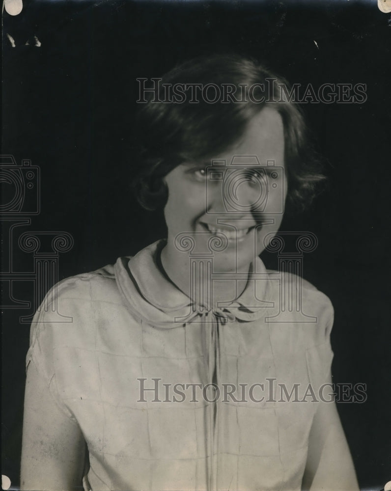 1925 Press Photo Socialite Mary Kaiser posing for photo - Historic Images