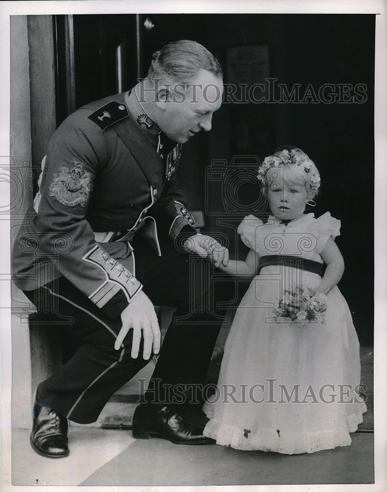 1953 Press Photo Sergeant Major A.R. Rees, Caroline Gunston at Two Years Old - Historic Images