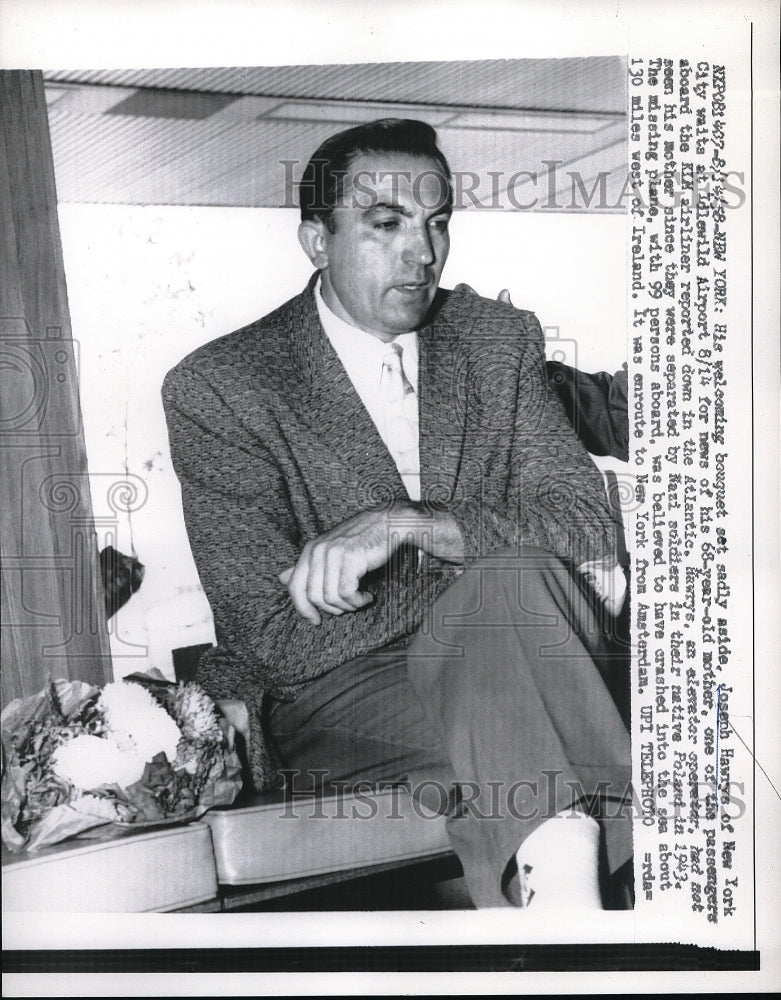 1958 Press Photo Joseph Hawrys Waits Idlewild Airport News on Mother Plane Down - Historic Images