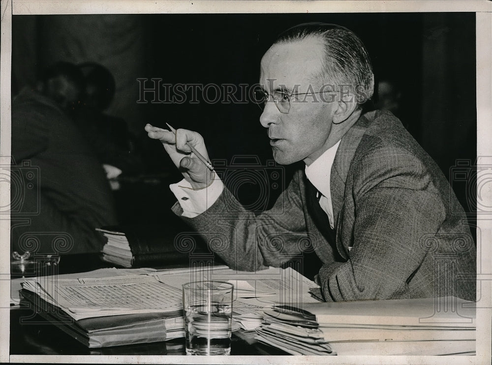 1938 Press Photo C. L. Finch of the US Bureau of Agricultural Economics as he - Historic Images