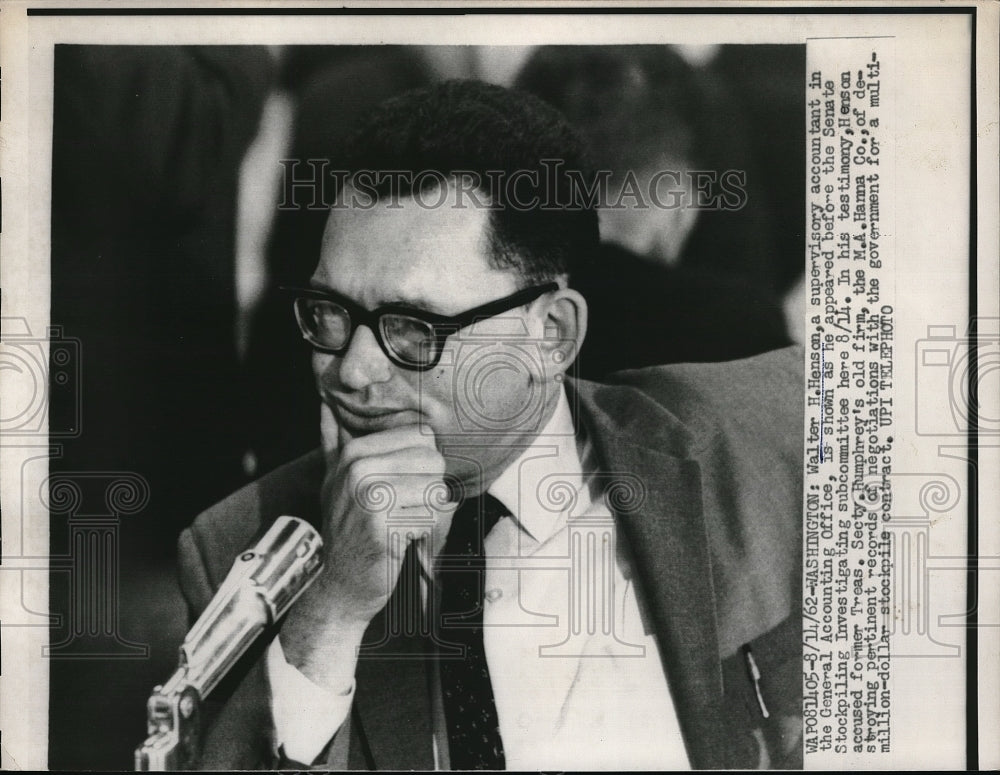 1962 Walter Henson Accountant in General Accounting Office - Historic Images