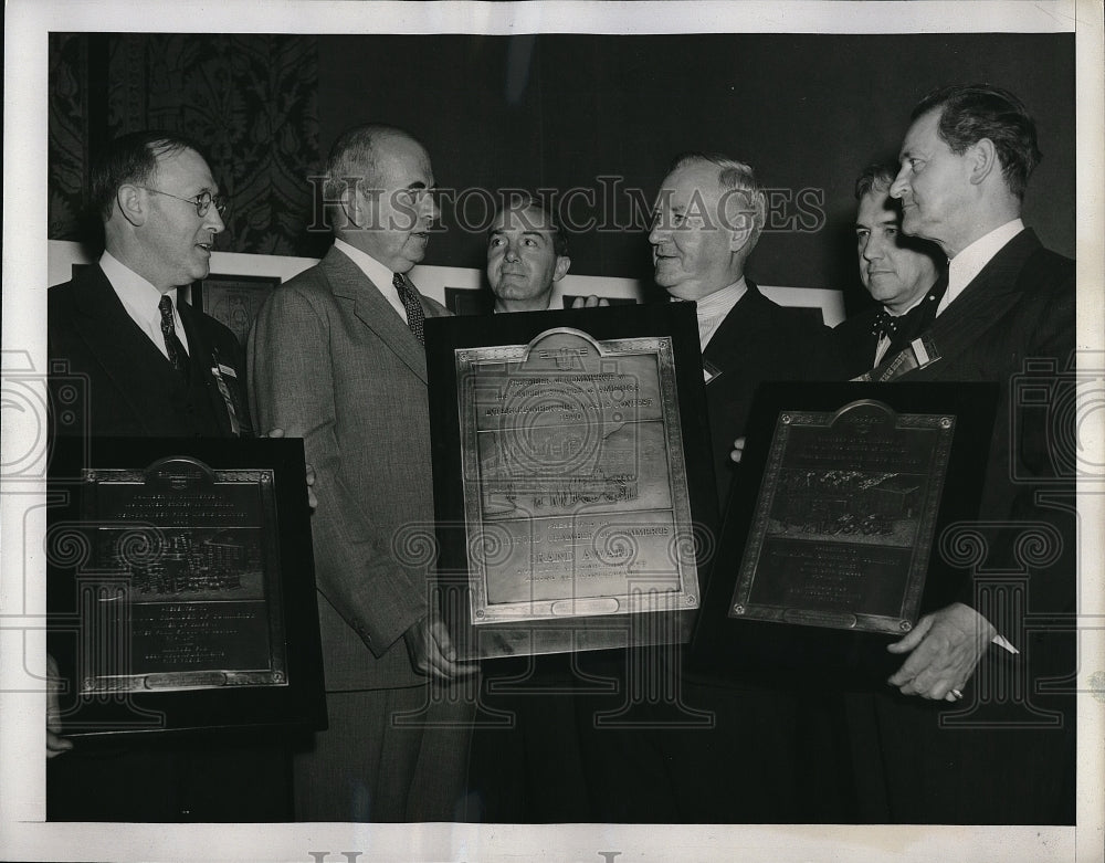 1941 Press Photo J.H.R.Timanus presented award in Fire Waste Contest. - Historic Images