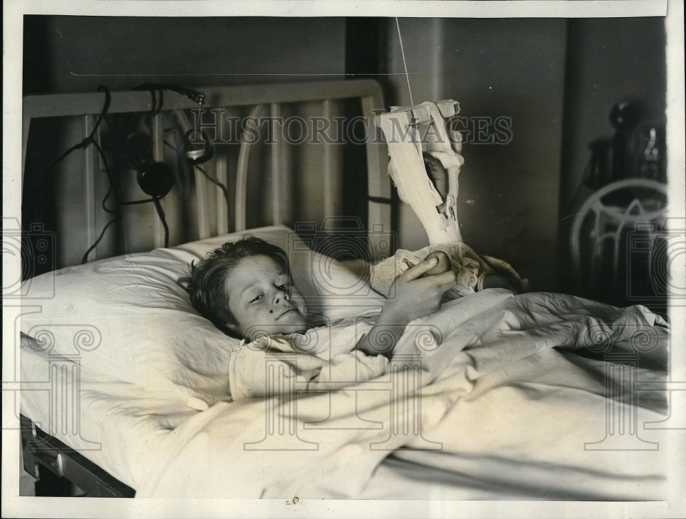 1931 Press Photo Samuel Jackson, age 10 in D.C. hospital with broken arm-Historic Images