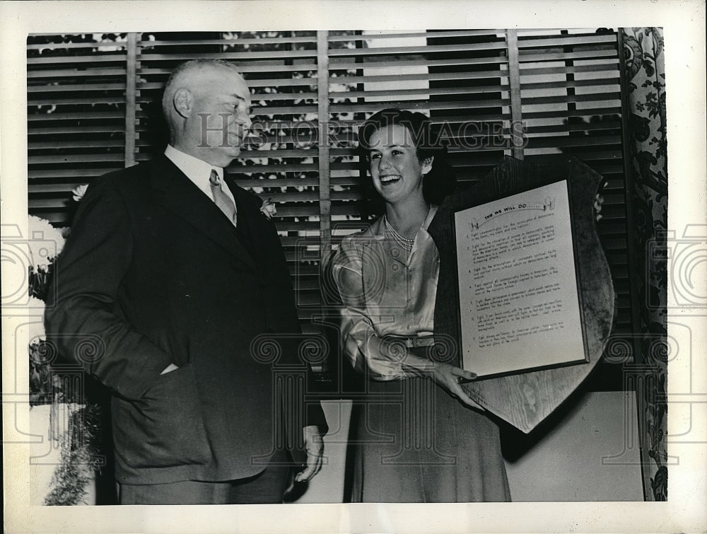 1941 James Wood &amp; Muriel Foley of Stevens College in Mo. - Historic Images