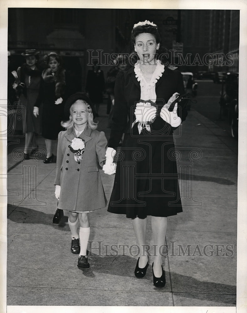1941 Mrs William Dear Jr &amp; Susan on Easter Sunday-Historic Images