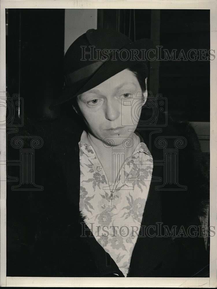 1940 Press Photo Vivian Matthews held for alleges cremation of infant child. - Historic Images