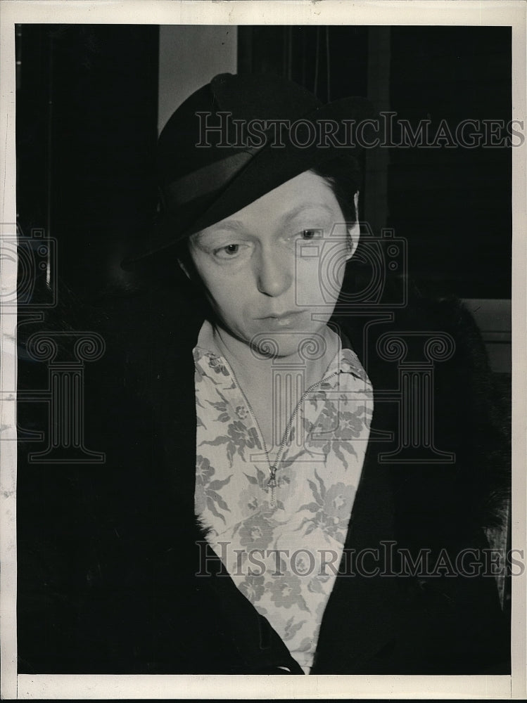 1940 Vivian Matthews held for alleged cremation of Infant Child. - Historic Images