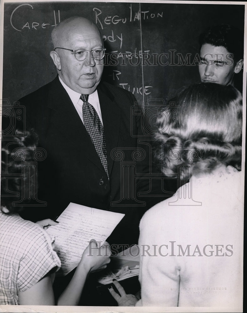 1952 Press Photo Mr William O&#39;Brien of NEA - Historic Images