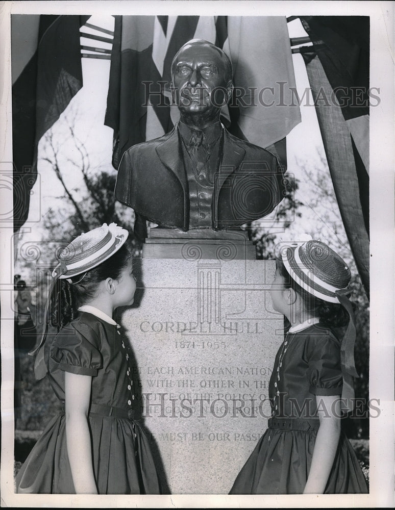 1956 Pan American Union Building, Delegado, Marcella and Isabel - Historic Images