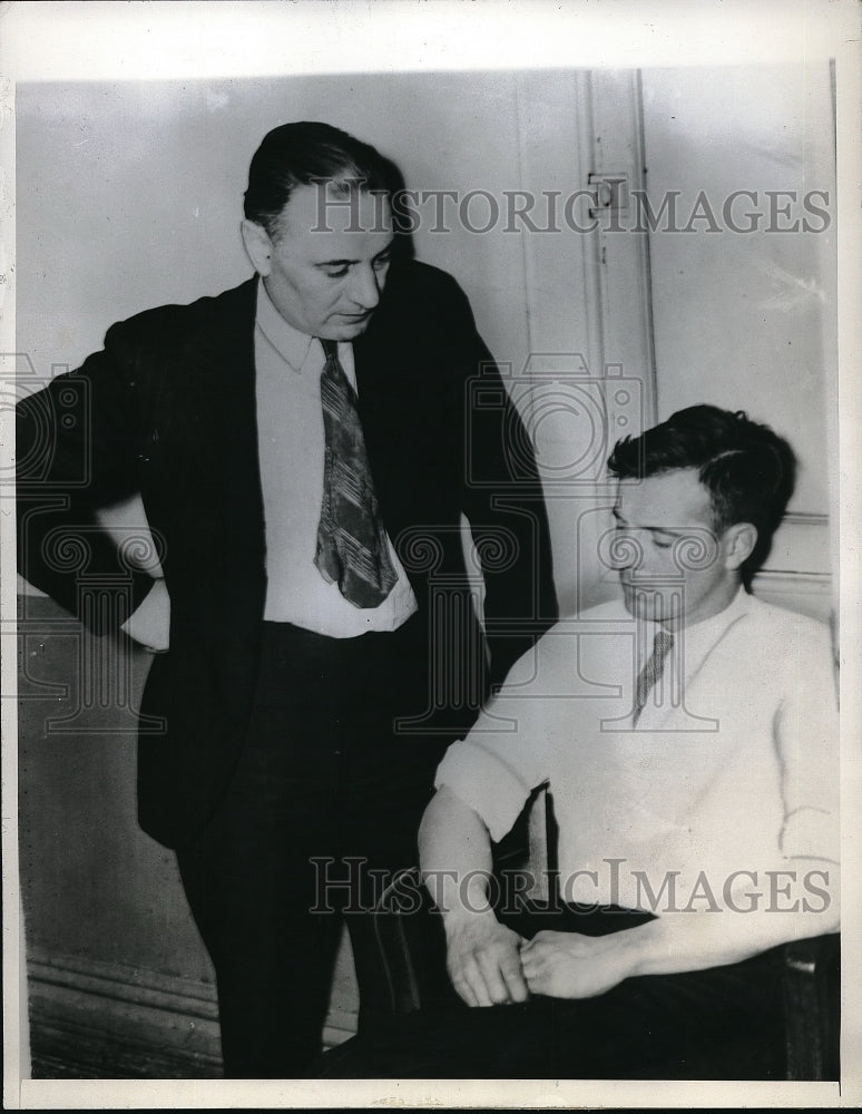 1946 Deputy Sheriff William Dossdeuchter Questions James Lincoln - Historic Images