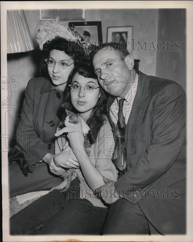 1948 Press Photo Lillian De Bell with Her Parents student at Colorado State - Historic Images