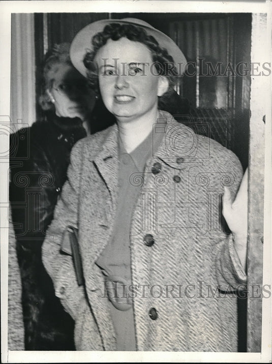 1942 Miss Constance Davis Teacher Charges Mother of Student - Historic Images