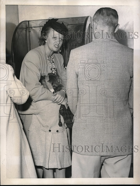 1945 Press Photo Mr & Mrs William Murray & daughter Linda Sue at divorce court - Historic Images