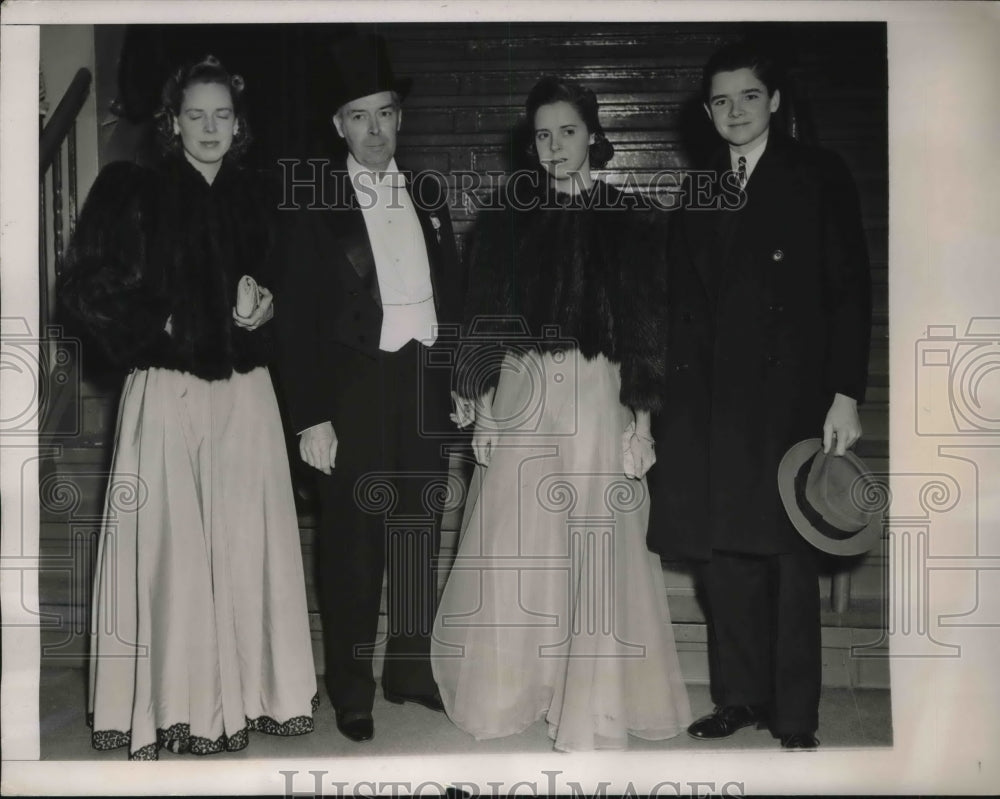 1940 Press Photo Miss Theresa Murray, Joseph Murray, Miss Joan Murray - Historic Images