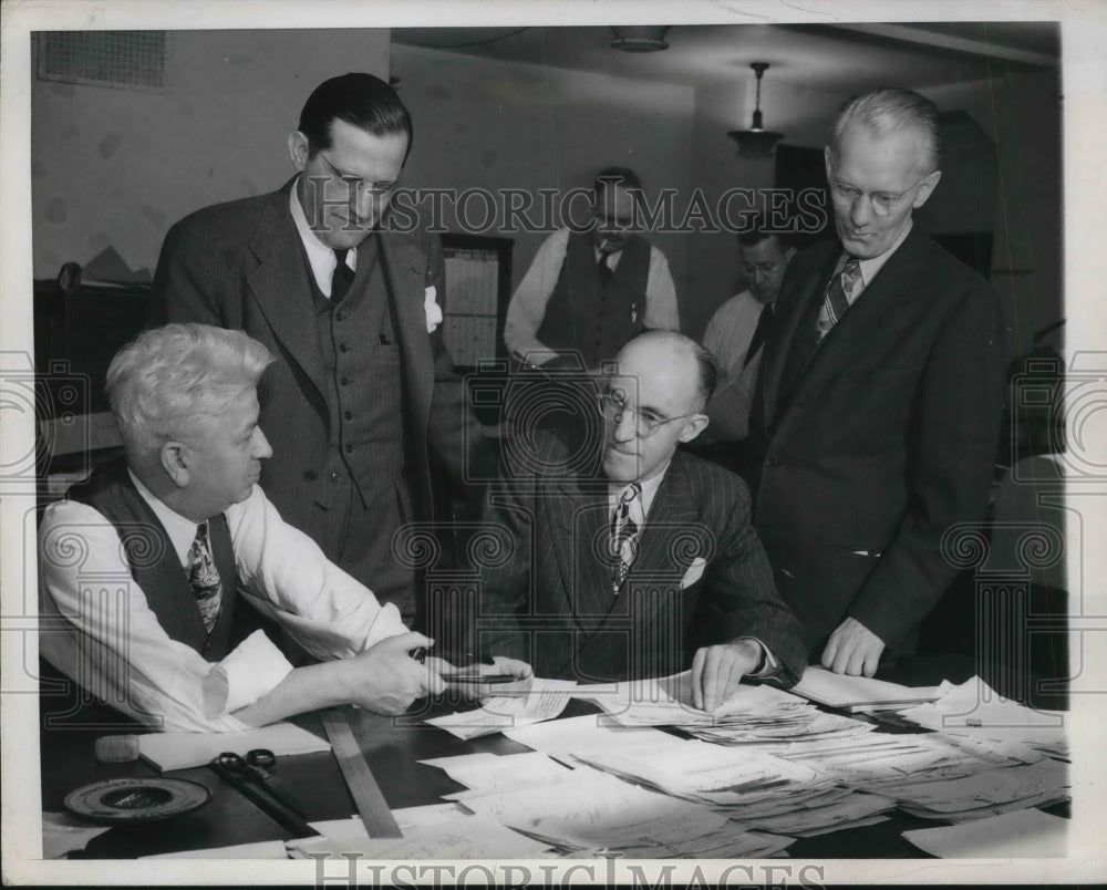 1947 Press Photo Chicago Newspaper Printers on Strike Week 2 - Historic Images