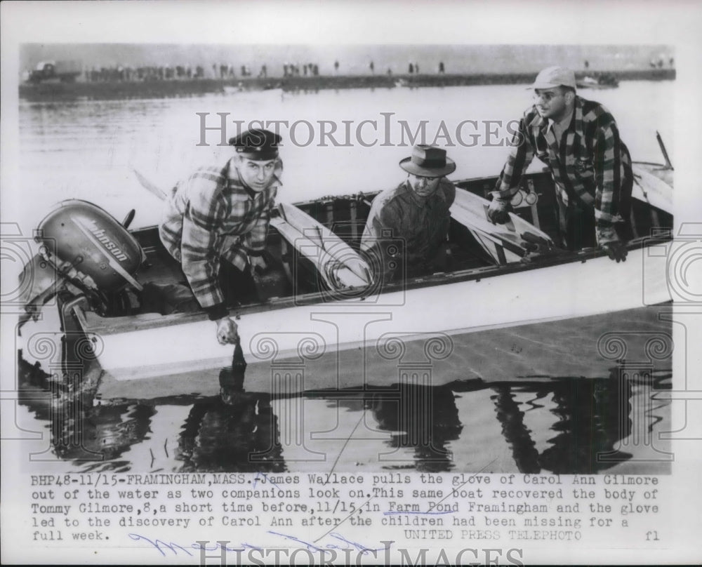 1953 Press Photo James Wallace and comrades recover evidence in a murder.-Historic Images