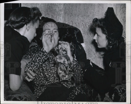 1941 Press Photo Slayer's Mother Mrs. Carl Karrasch, June Kluge, Constance Toft - Historic Images