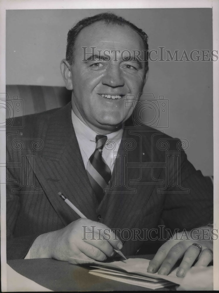 1939 Press Photo golf pro Tom Walsh of West Gate Valley Country Club-Historic Images