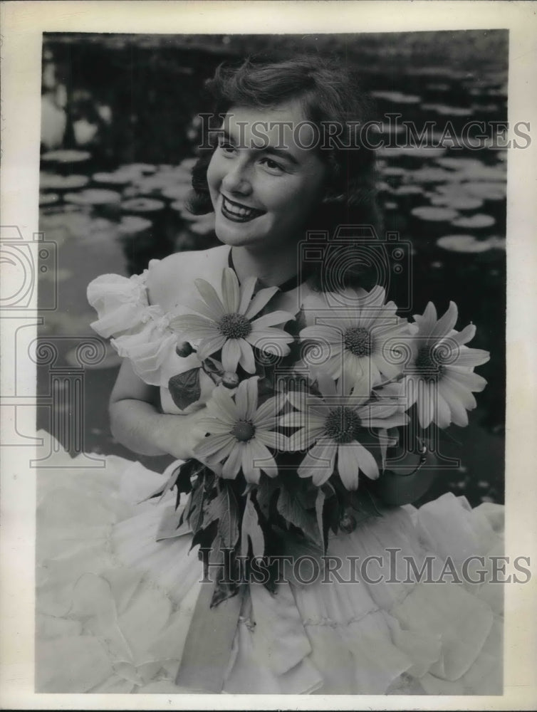 1945 Press Photo Doris Kirtpatrick Daisy Queen at Cypress Gardens. - Historic Images