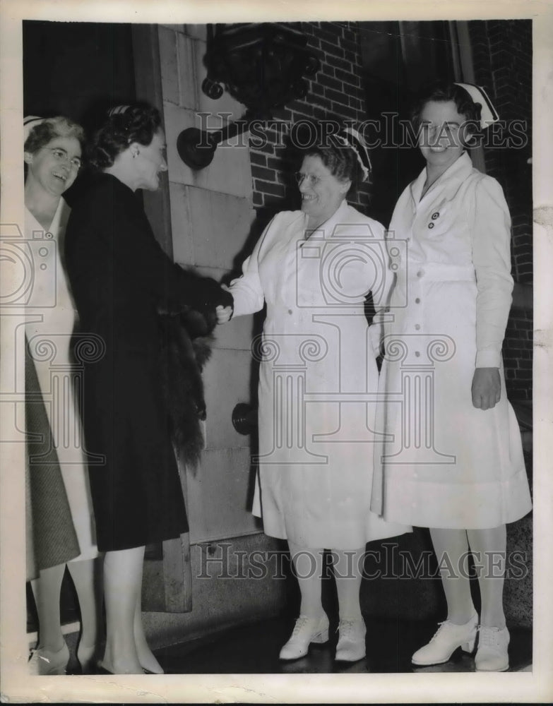 1943 Press Photo Duchess, Windsor Wallis Simpson, Frances Ladd, Dorothy Cappers-Historic Images