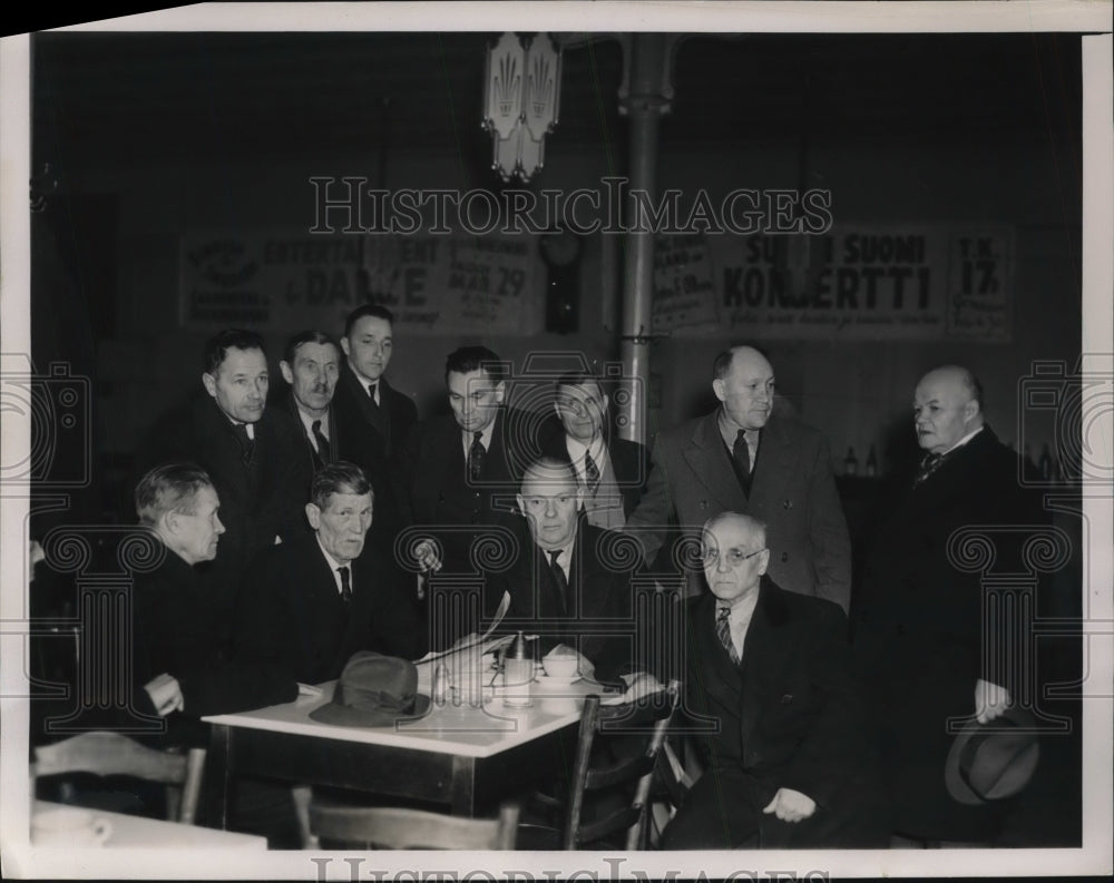 1940 Press Photo Men in A Finnish Club in Upper Manhattan - Historic Images