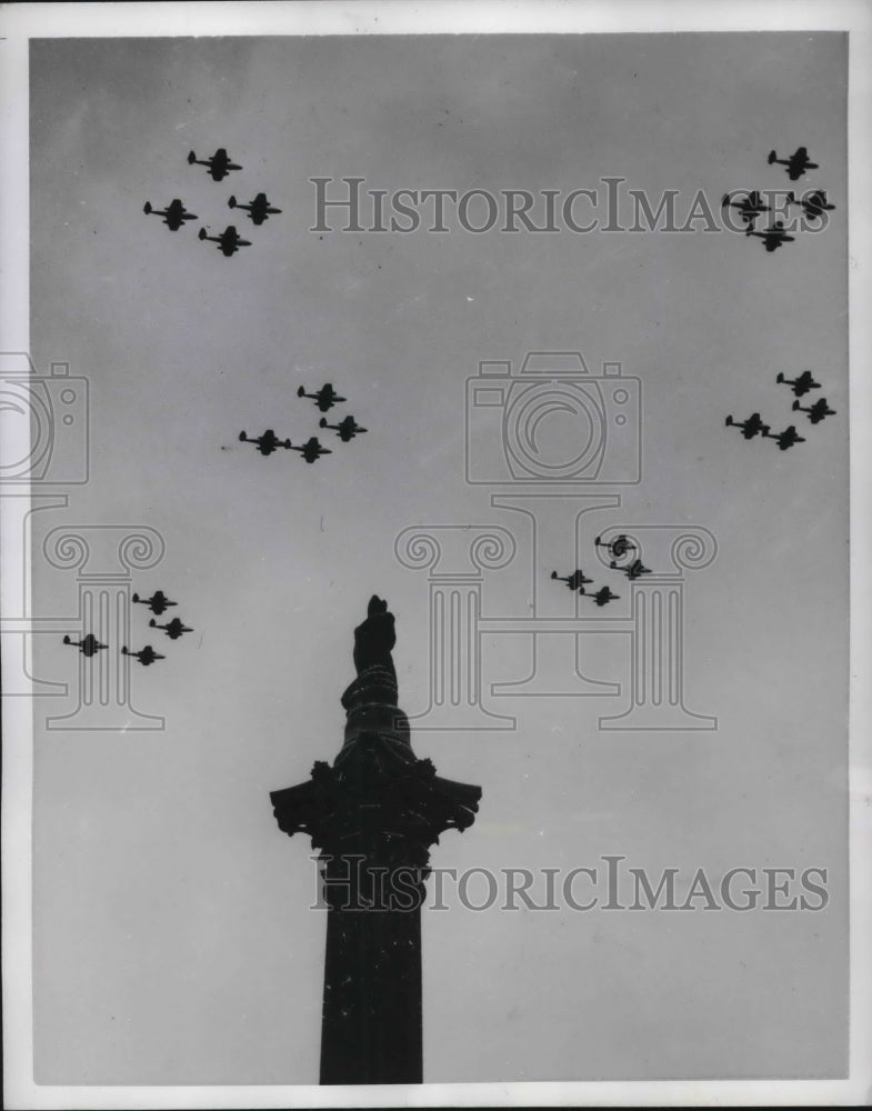 1952 Jets Over London&#39;s Trafalgar Square-Historic Images