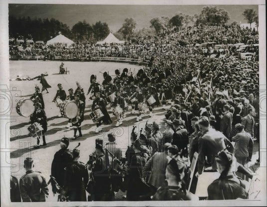 1937 Press Photo The Braemar Highland Games in Scotland King & Queen England - Historic Images