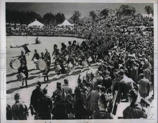 1937 Press Photo Bands March Past King & Queen England at Braemar Highland Games - Historic Images
