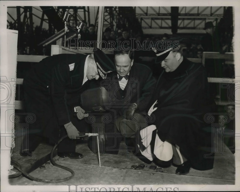 1941 Press Photo Rear Admiral Watson, Delphia Navy yard, Joseph A. Schmidt Col. - Historic Images