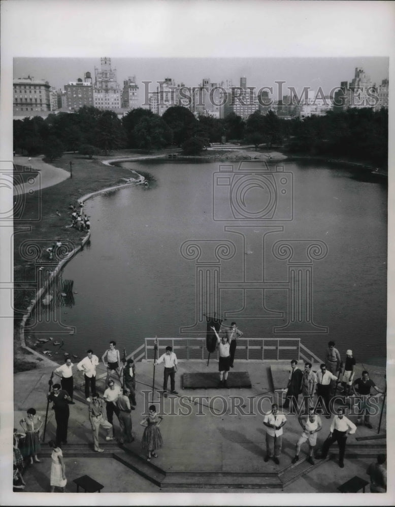 1959 Actors rehearse &quot;Julius Caesar&quot;, Manhattan&#39;s Central Park-Historic Images