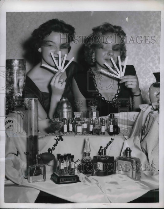 1954 Press Photo Cosmetics Students Siegrid Loew & Flo Gruber - Historic Images