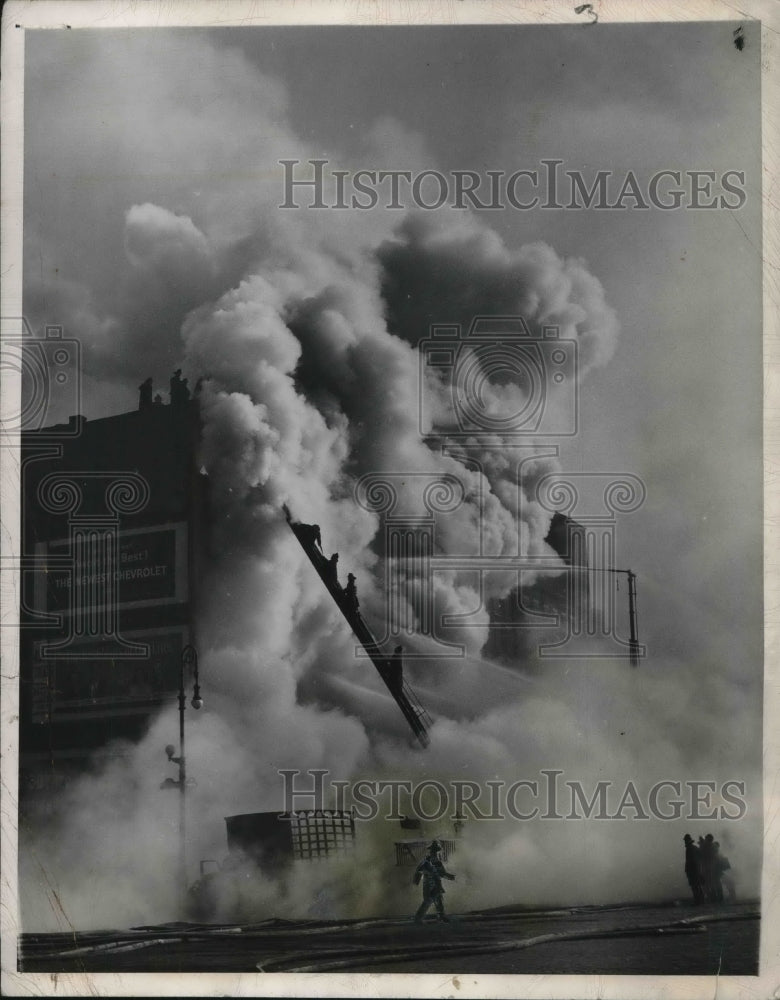 1947 Firemen Fighting Fire &amp; Smoke At Close Range At Warehouse-Historic Images