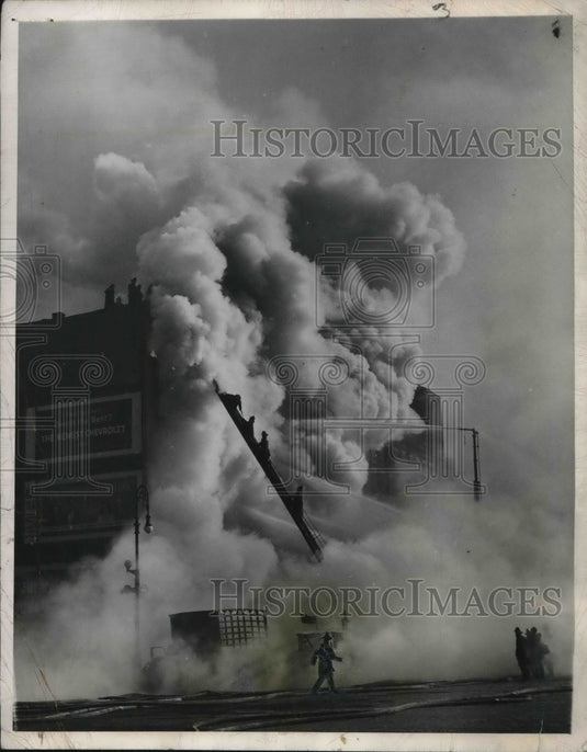 1947 Firemen Fighting Fire & Smoke At Close Range At Warehouse-Historic Images