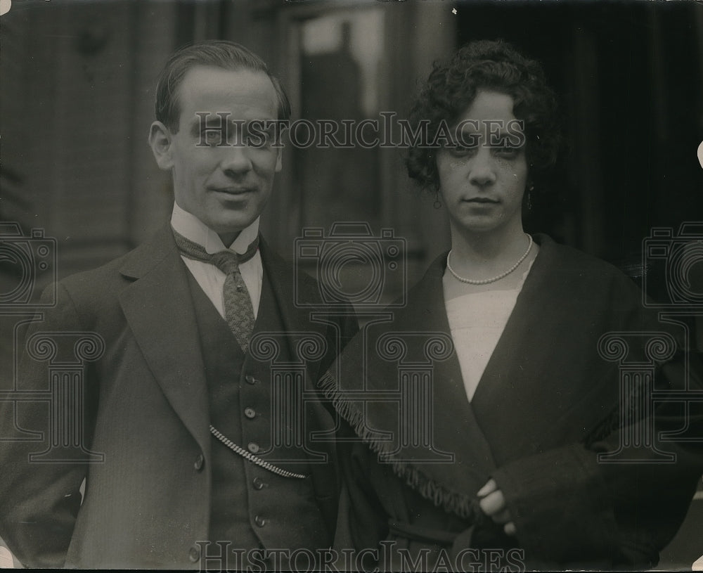 1920 Press Photo Senor DOn Munuel with his wife - neb30159 - Historic Images