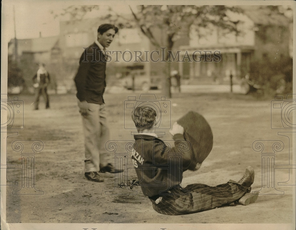 1932 Press Photo Guy Howell played on ground and Mike Adams. - Historic Images