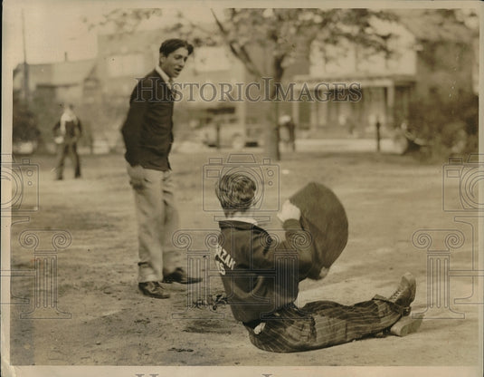 1932 Press Photo Guy Howell played on ground and Mike Adams. - Historic Images